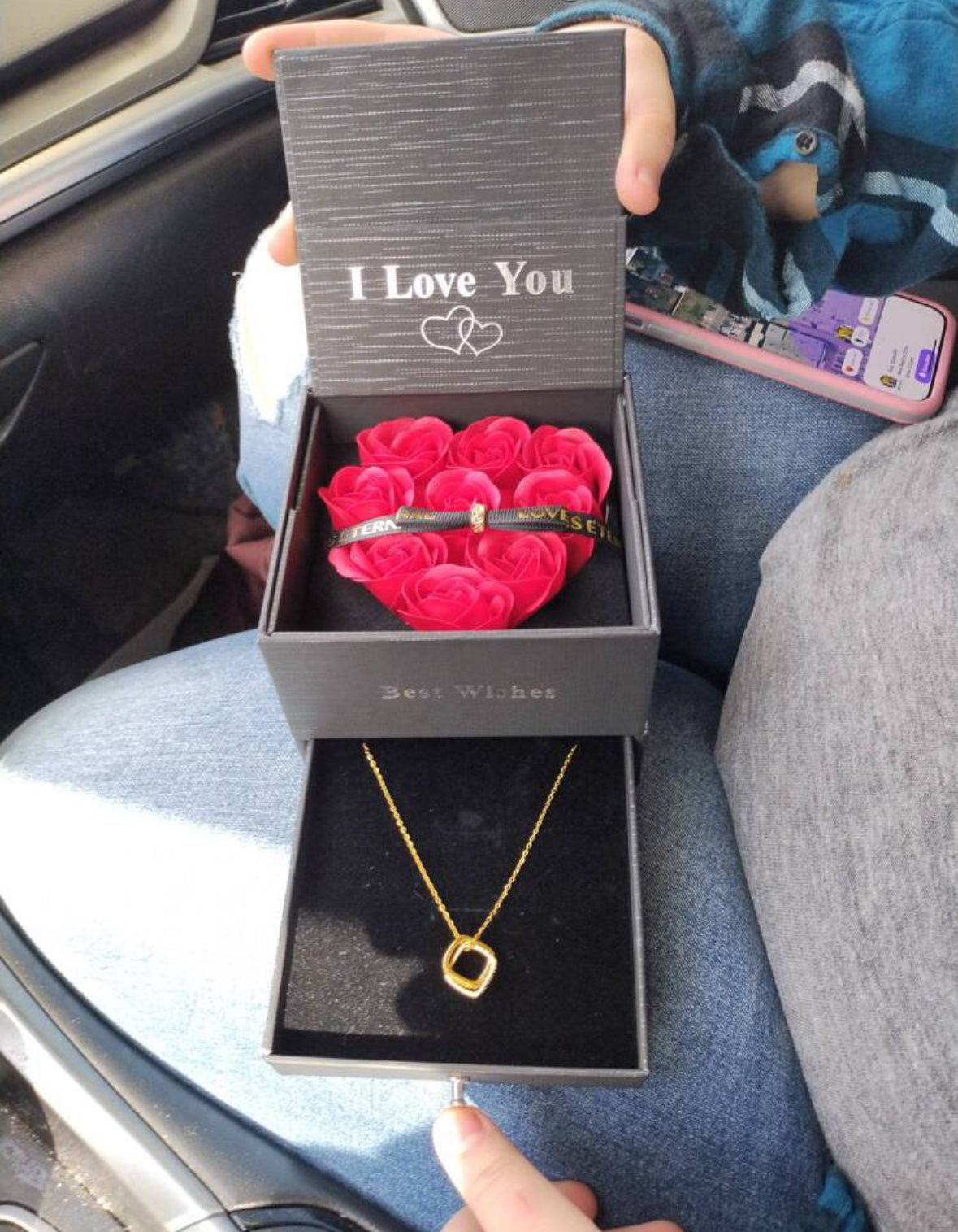 Valentines š gift pack with beautiful chain necklace.