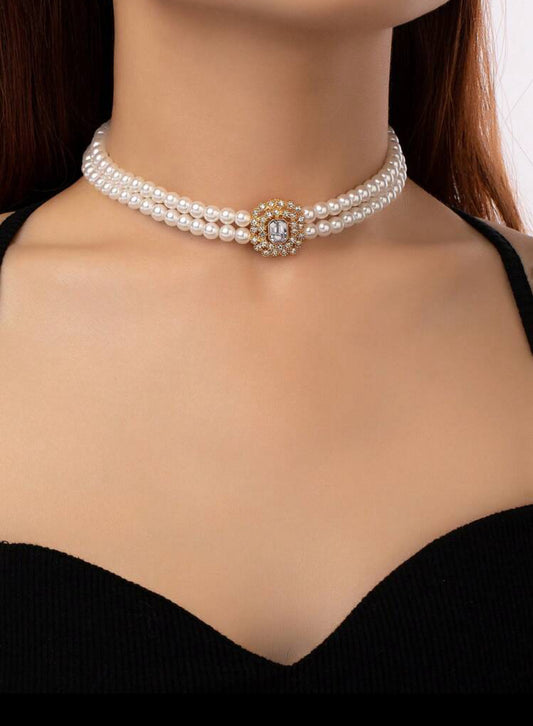 Rhinestone & beautiful Pearl Decor Choker
