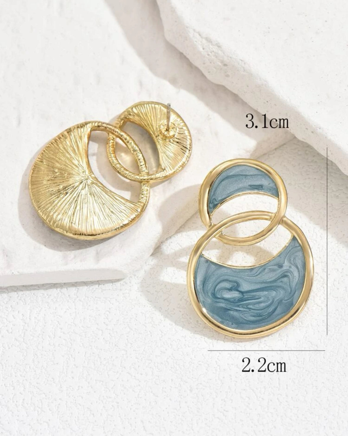 Golden petal earrings, teardrop earrings, gold earrings.