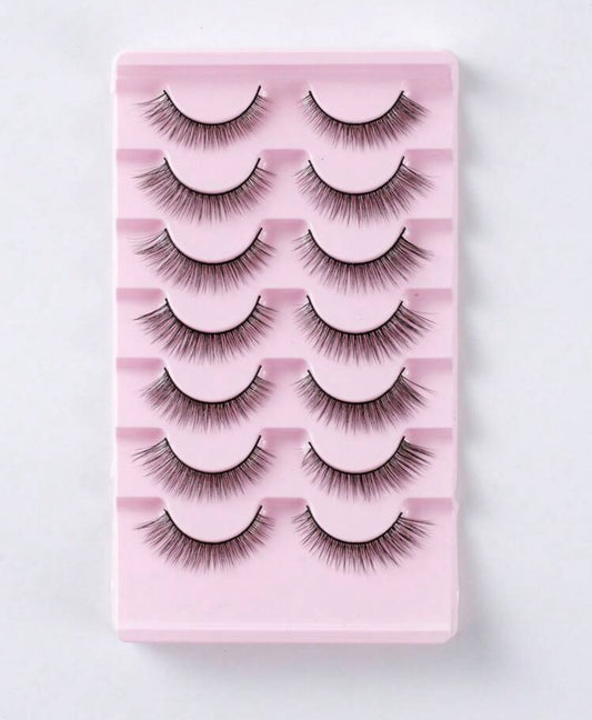 Beautiful volume false lashes.