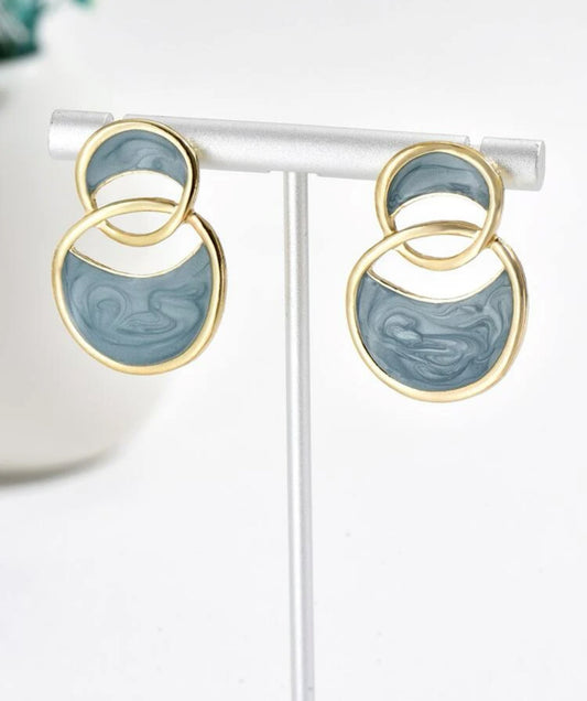 Golden petal earrings, teardrop earrings, gold earrings.