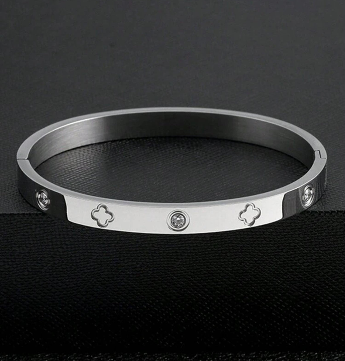 Guiding star ⭐️ Crystal gold plated bangle