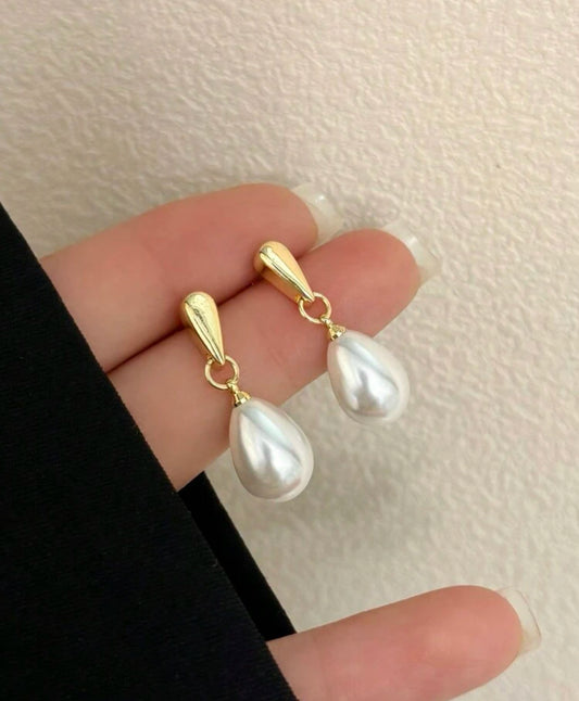 Elegant design pearl drop earrings