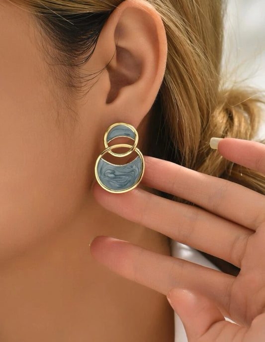 Golden petal earrings, teardrop earrings, gold earrings.