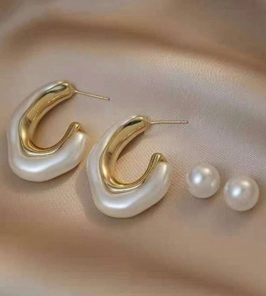 Beautiful pearl décor earrings