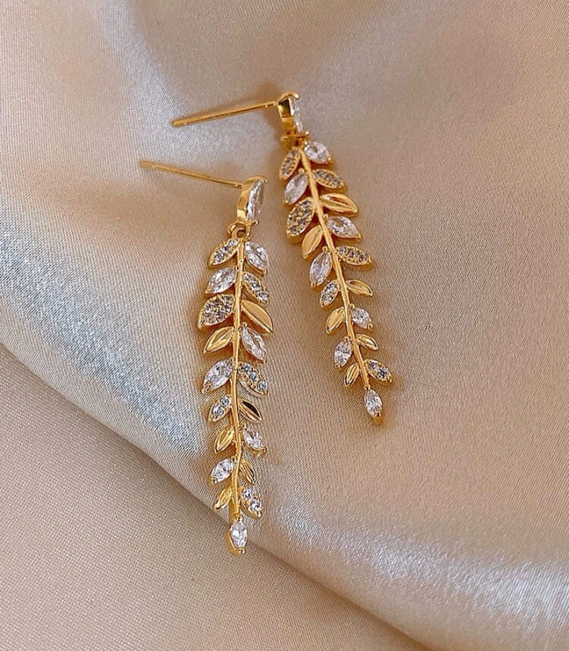 Beautiful elegant gold leaf drop earrings
