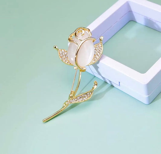 🌷 Tulip 💐 opal brooch pin.