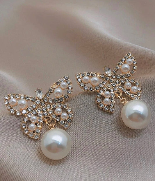 Beautiful pearl butterfly 🦋 stud Earrings
