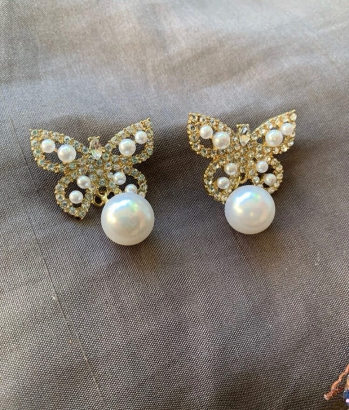 Beautiful pearl butterfly 🦋 stud Earrings
