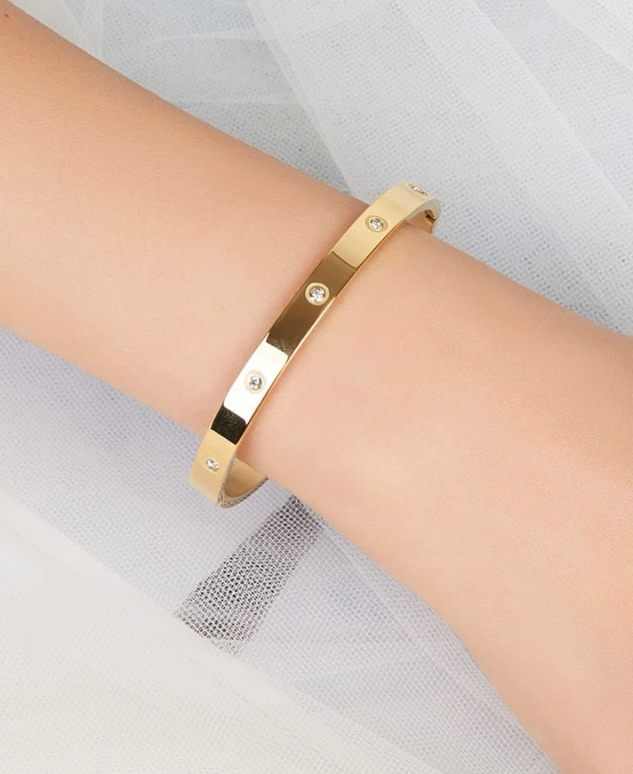 Gold plated round bangle