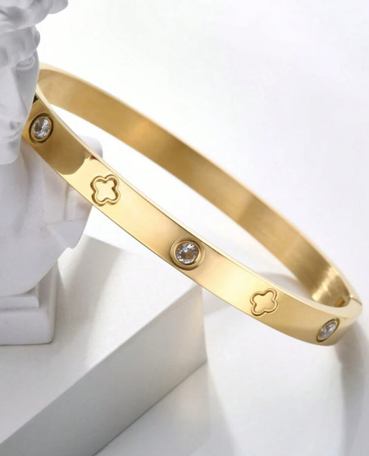 Guiding star ⭐️ Crystal gold plated bangle