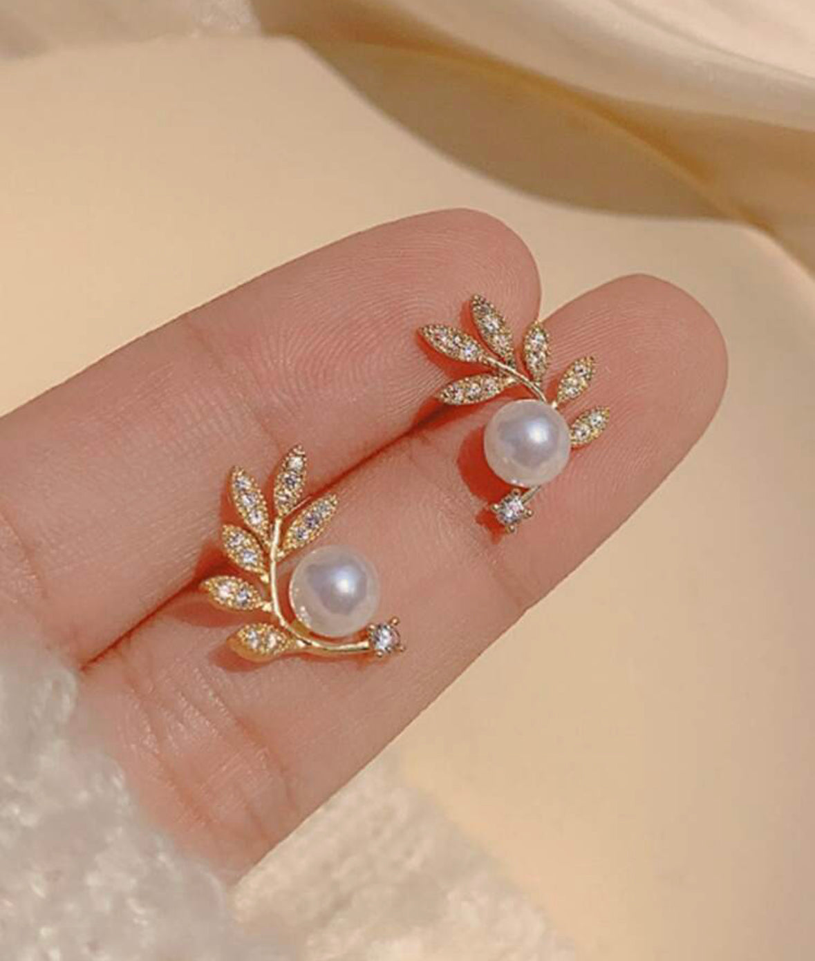 Elegant Pearl Stud Earrings Leaf Gold Pearl Earrings Bridesmaids Earrings Wedding Earrings Bridesmaids Jewelry Wedding Jewelry Gift for Her