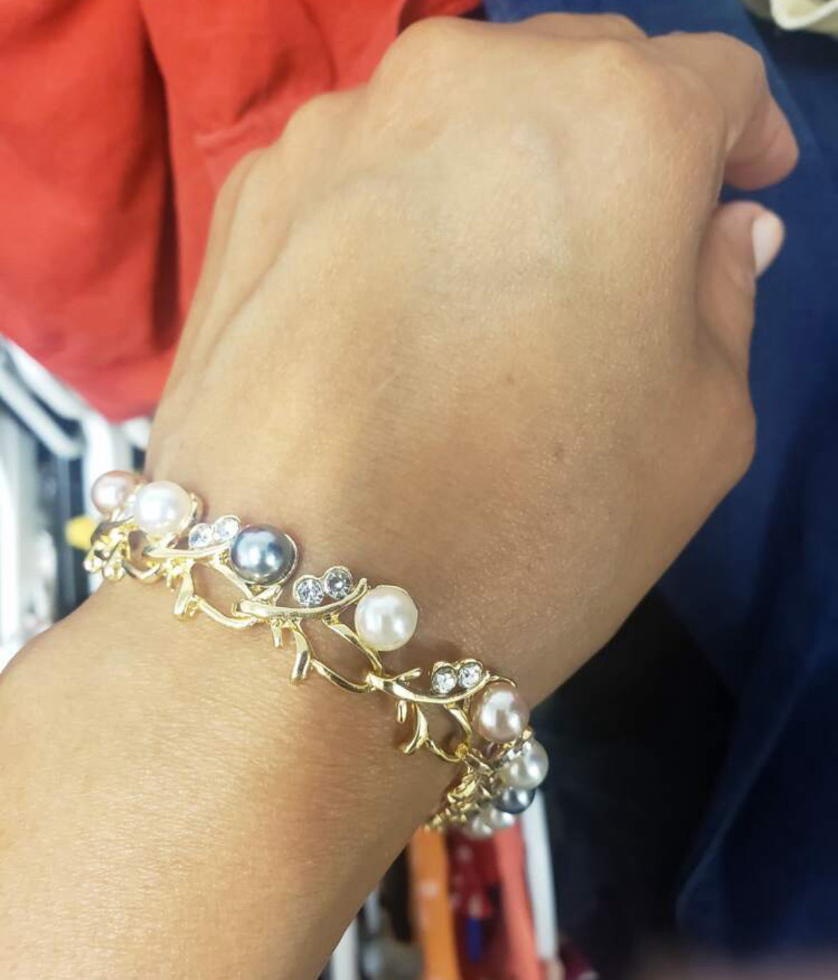 Beautiful pearl decor bracelet