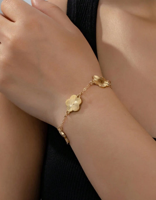 Golden clove bracelet