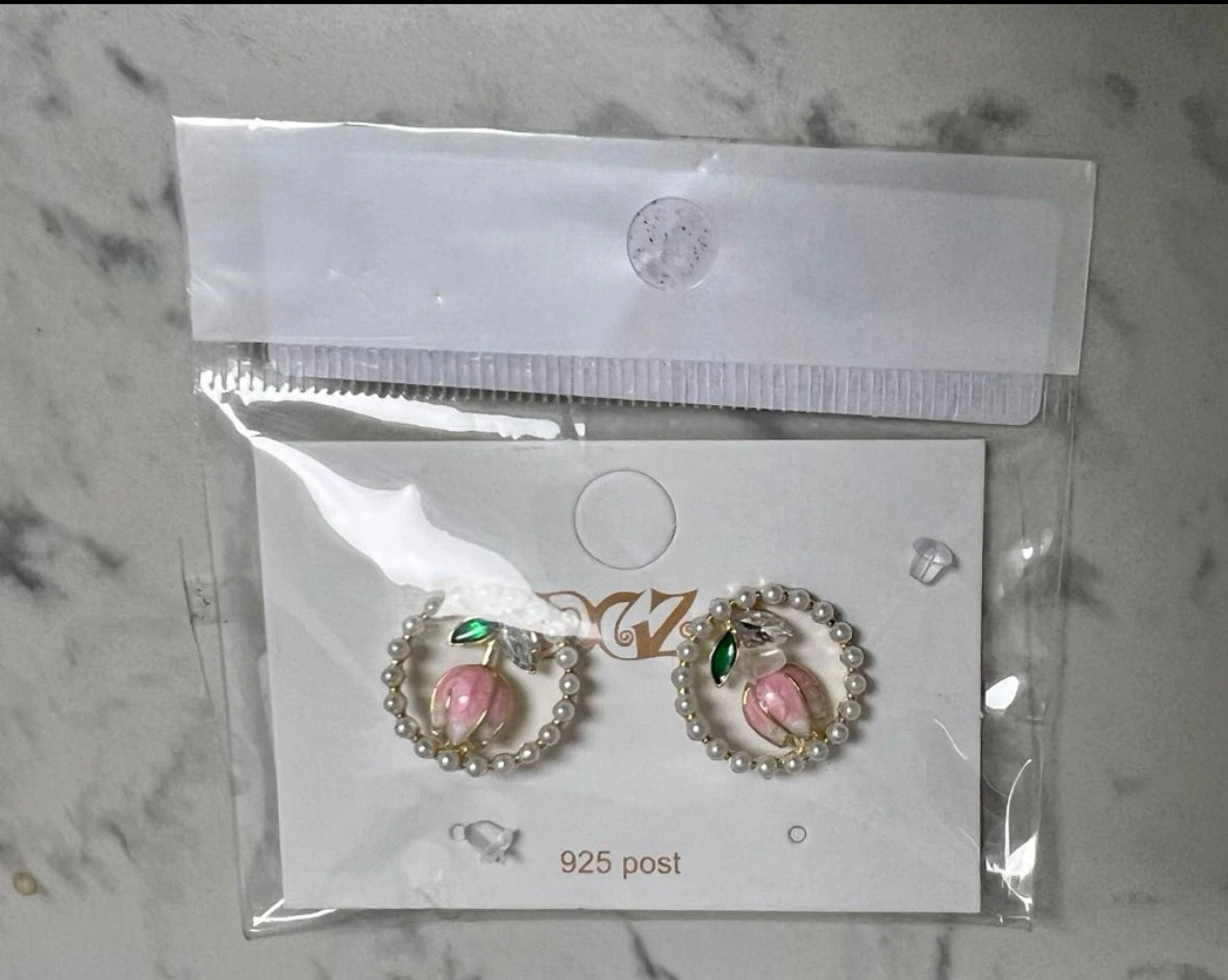 Pearl and oil drop tulip 🌷 stud earrings