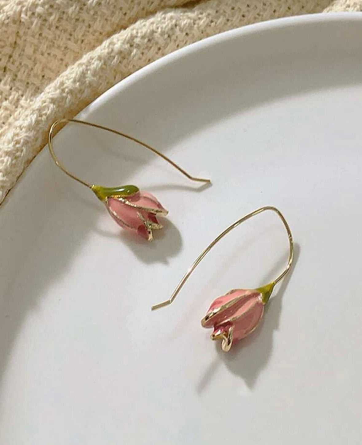 Beautiful tulip 🌷 flower 🌸 hoop earrings