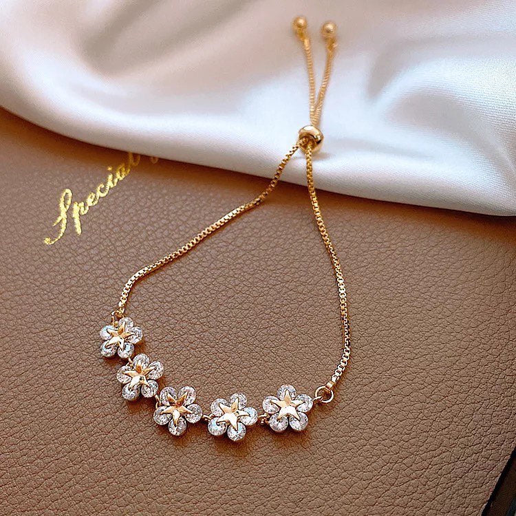 Fashion trendy jewelry Crystal Charm Lucky flower
