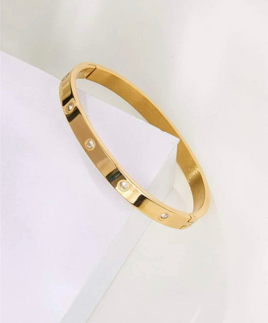Gold plated round bangle