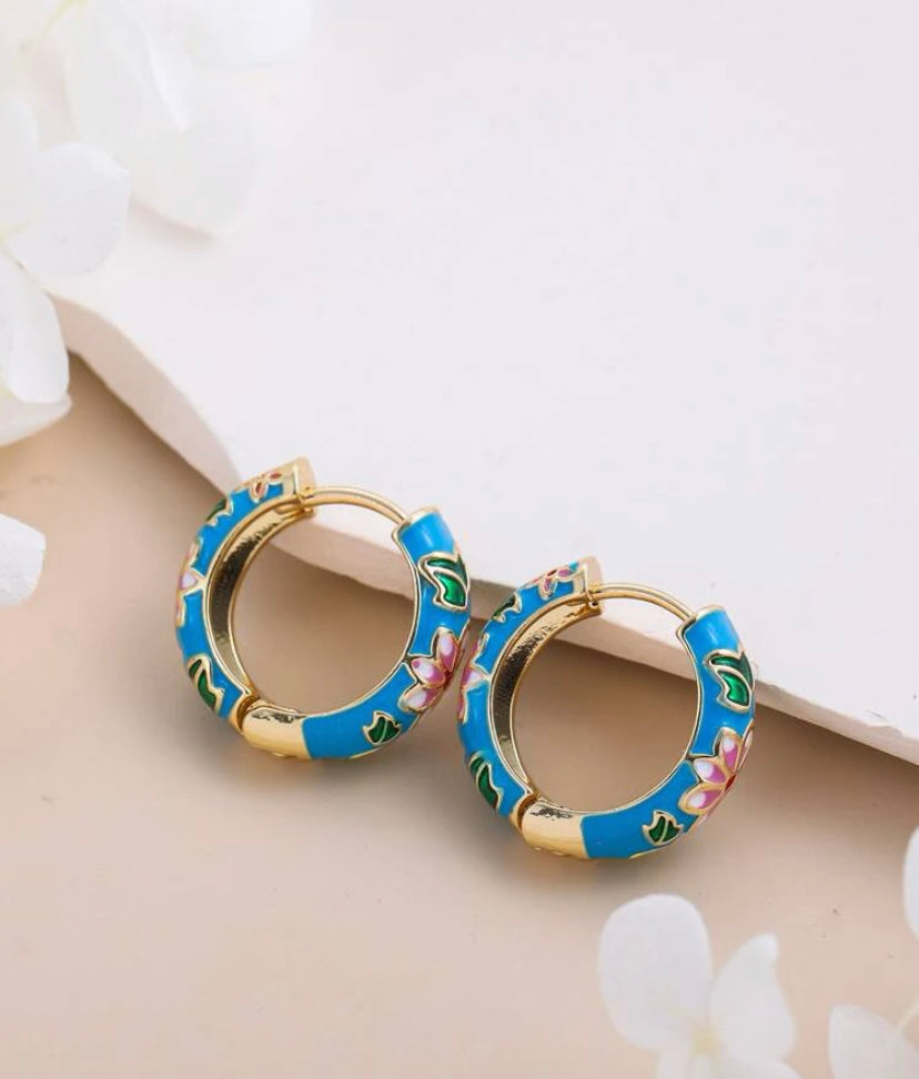 Gold hoop flower 🌸 earrings