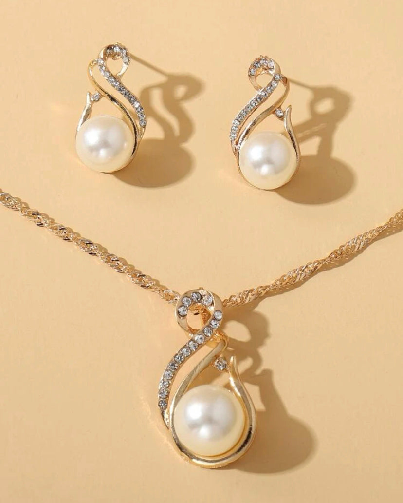 Forever best pearl earring and necklace set.