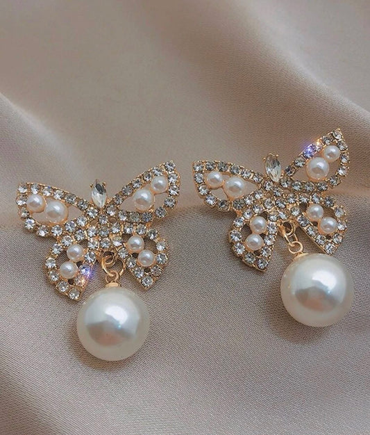 Beautiful pearl butterfly 🦋 stud Earrings