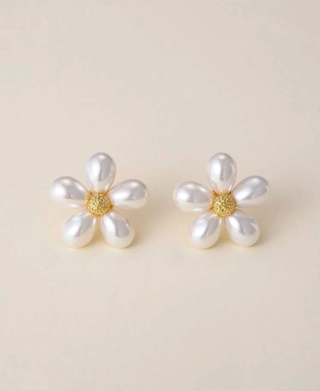 14k gold plated pearl stud Earrings