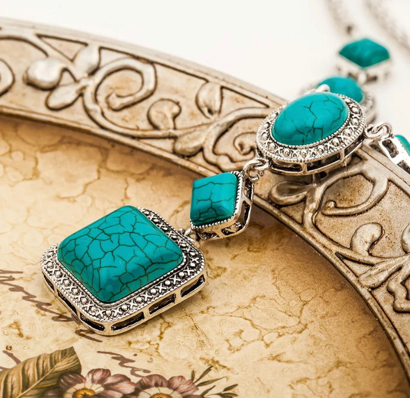 New Fashion Arrival Chain on The Neck Jewelry Turquoise Necklace Retro Rhombus Round Geometric Necklace