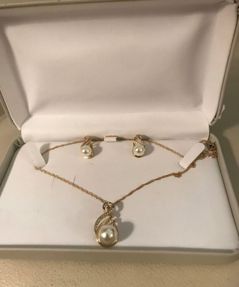 Forever best pearl earring and necklace set.