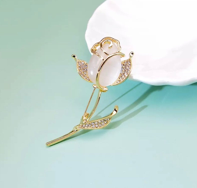 🌷 Tulip 💐 opal brooch pin.