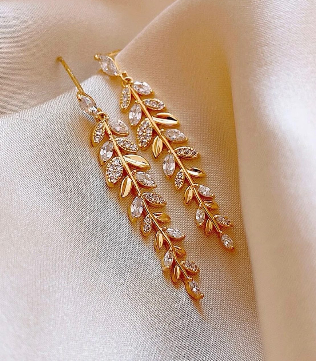 Beautiful elegant gold leaf drop earrings