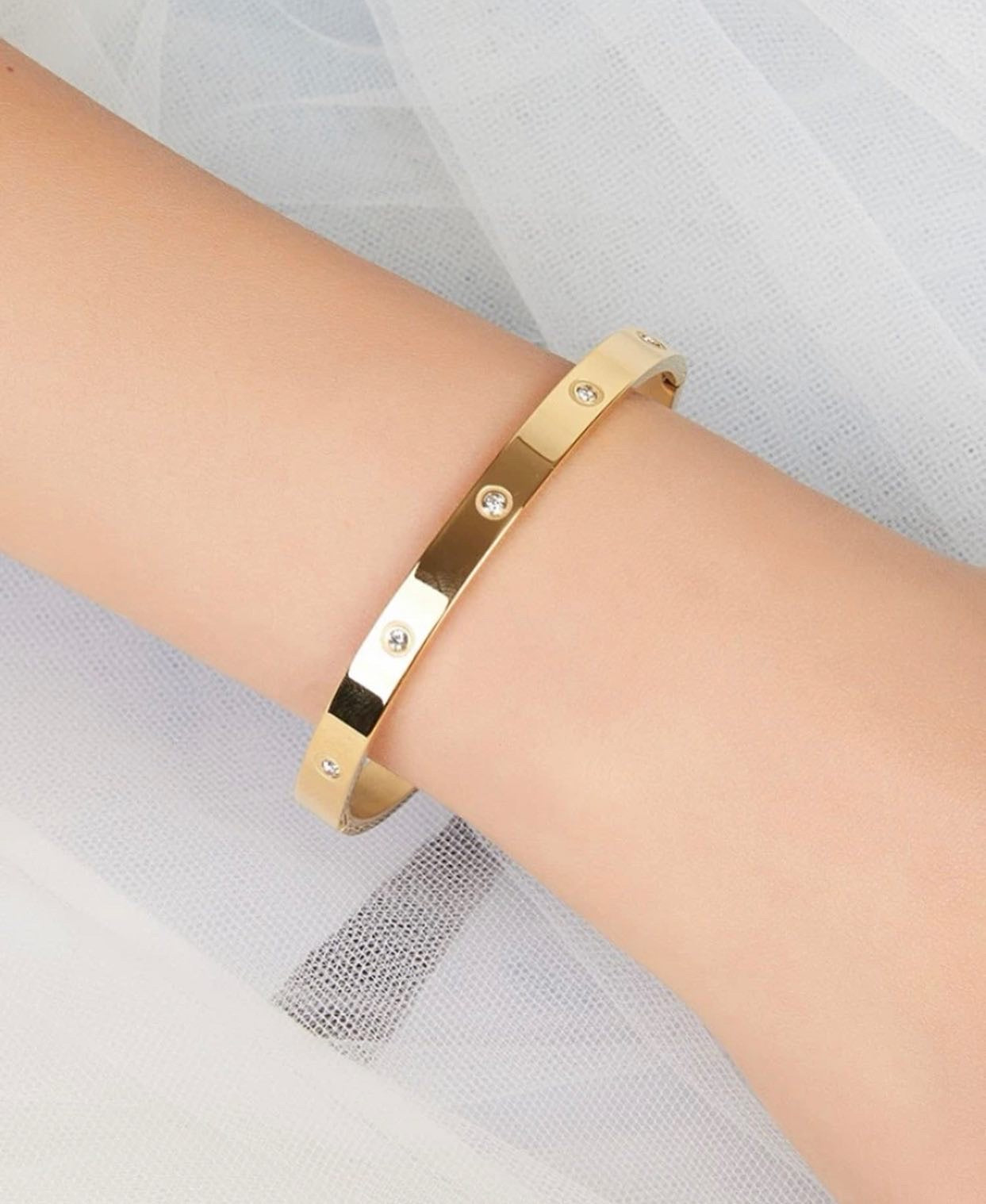 Gold plated round bangle