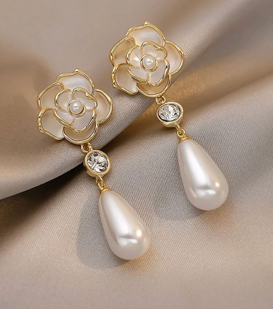 Beautiful flower pearl drop earrings