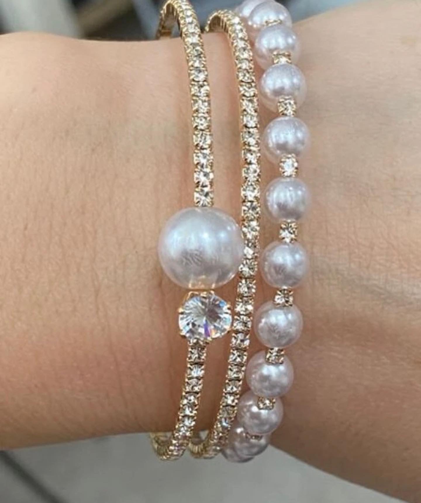 Absolutely beautiful pearl freshwater bracelet.