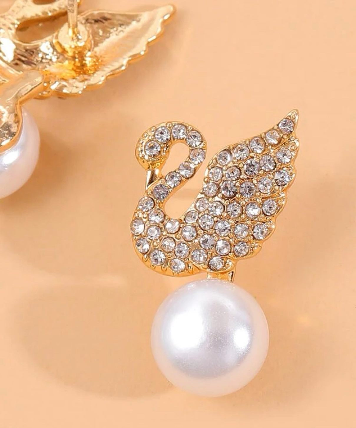 Real pearl swan 🦢 stud earrings