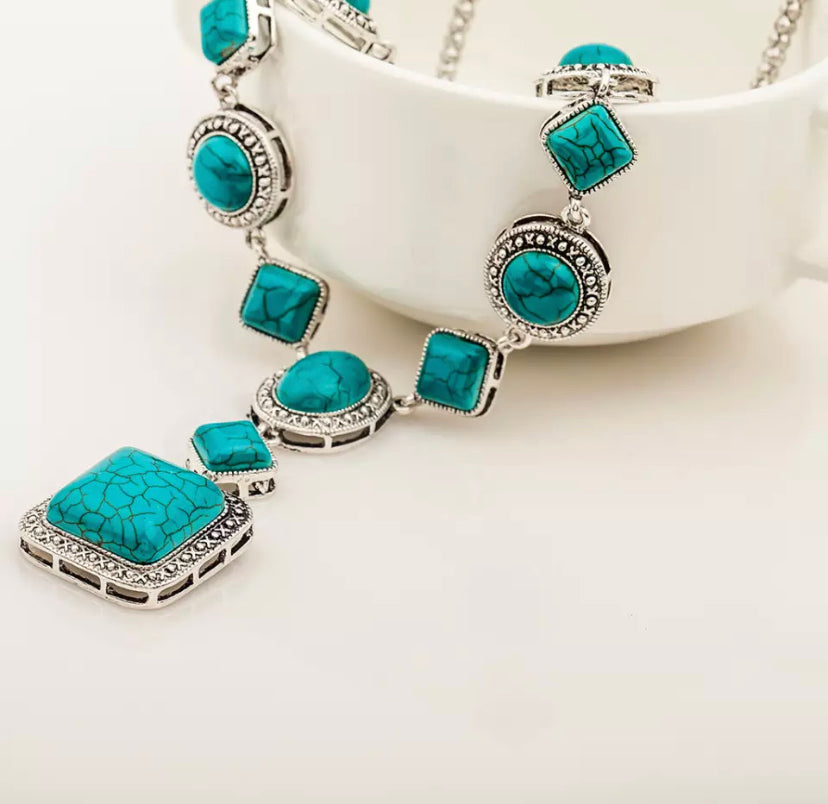 New Fashion Arrival Chain on The Neck Jewelry Turquoise Necklace Retro Rhombus Round Geometric Necklace