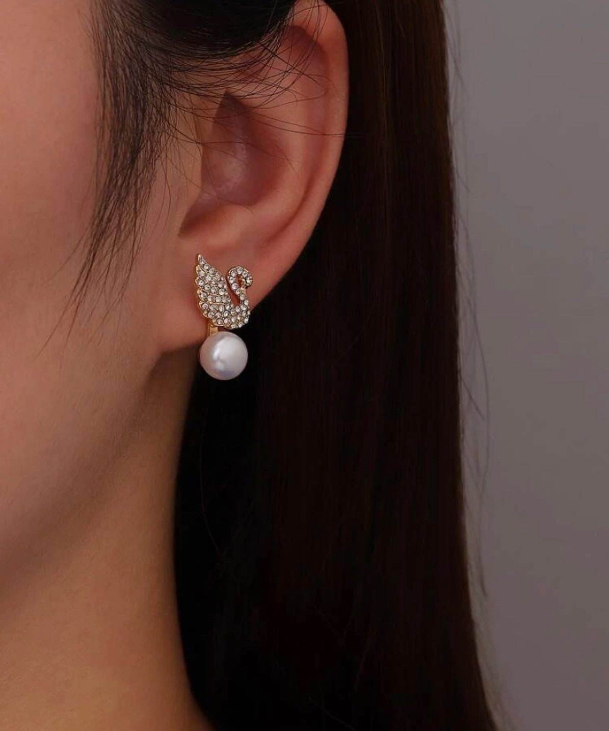 Real pearl swan 🦢 stud earrings